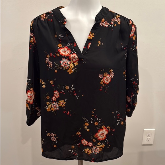 Crescent & Willough Small Floral Black and Red 3/4 Sleeve Relaxed Blouse - Picture 1 of 8